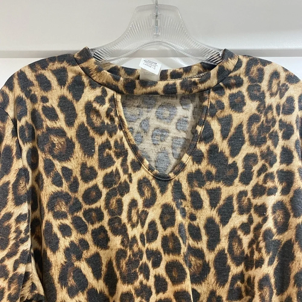 Women’s Long Sleeve Cut Out Key Hole Leopard Animal Print Sweater Large